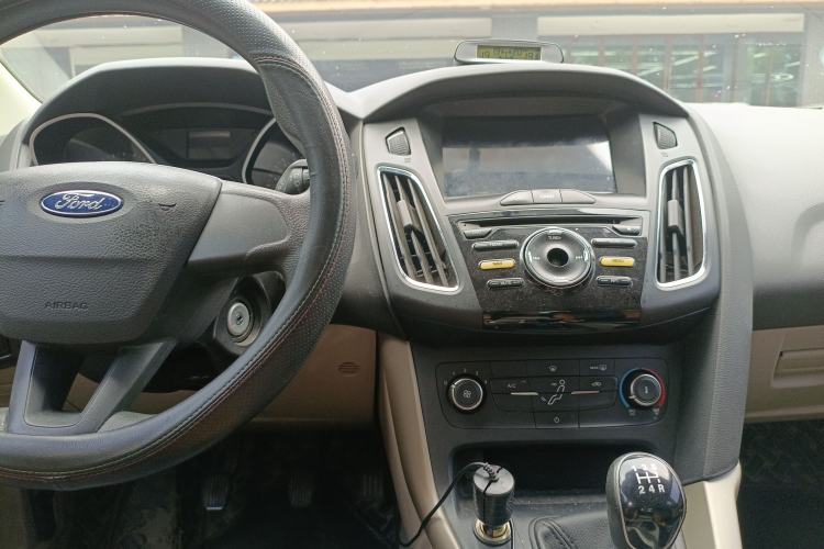 Used Ford Focus 2015 Sedan 1.6L Manual Comfort Model Audio And AC Panel