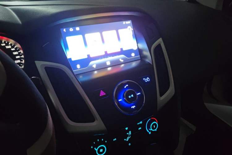 Used Ford Focus 2015 Hatchback 1.6L Automatic Comfort Model Audio And AC Panel
