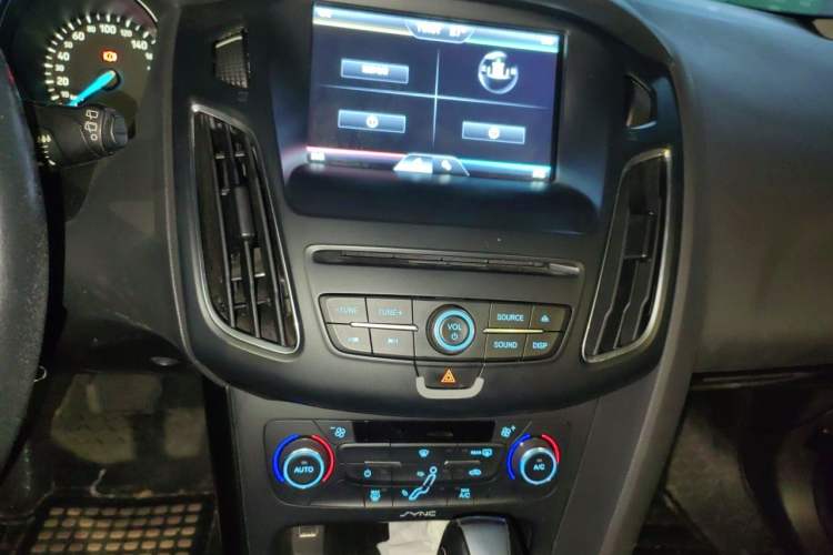 Used Ford Focus 2015 Hatchback EcoBoost 180 Automatic Elite Model Audio And AC Panel