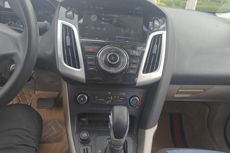 Used Ford Focus 2015 Sedan 1.6L Automatic Comfort Model Audio And AC Panel