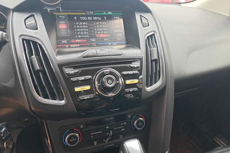 Used Ford Focus 2015 Hatchback EcoBoost 125 Automatic Supreme Style Edition Audio And AC Panel