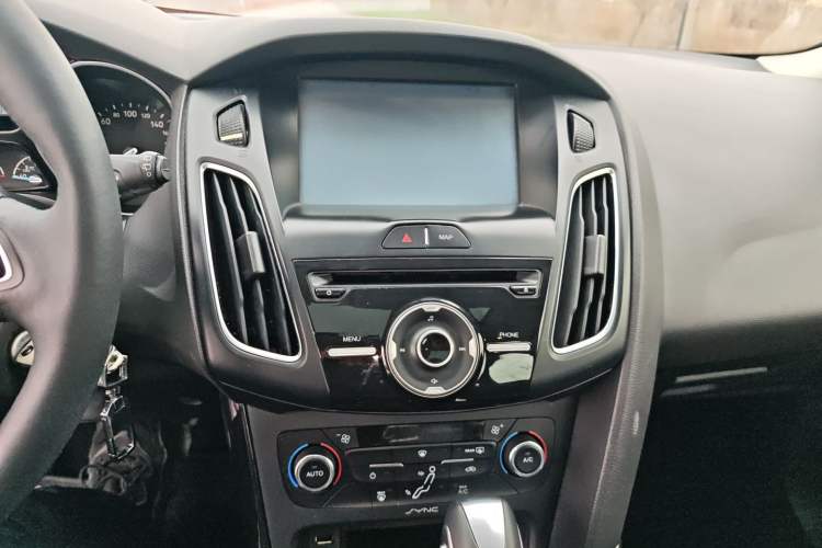 Used Ford Focus 2015 Hatchback 1.6L Automatic Fashion Edition Audio And AC Panel