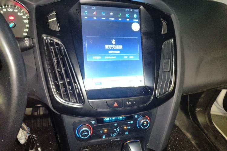 Used Ford Focus 2015 Hatchback 1.6L Automatic Fashion Edition Audio And AC Panel