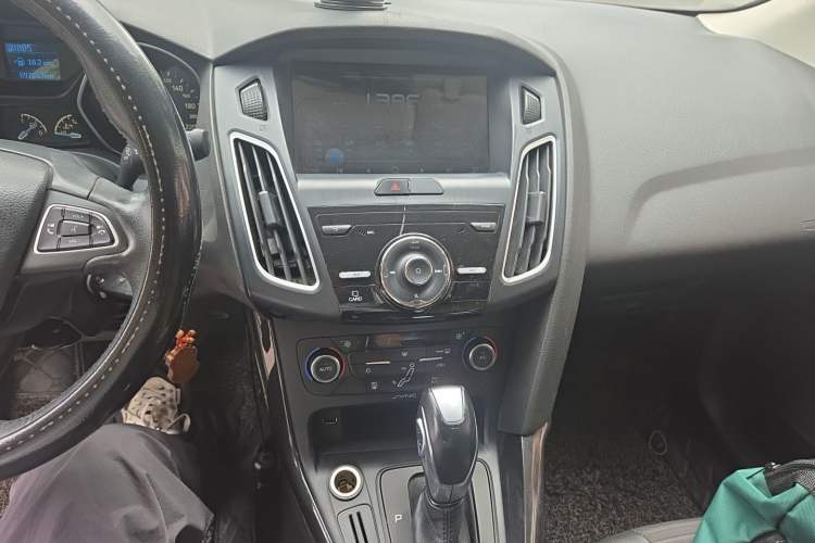 Used Ford Focus 2015 Sedan 1.6L Automatic Trend Model Audio And AC Panel