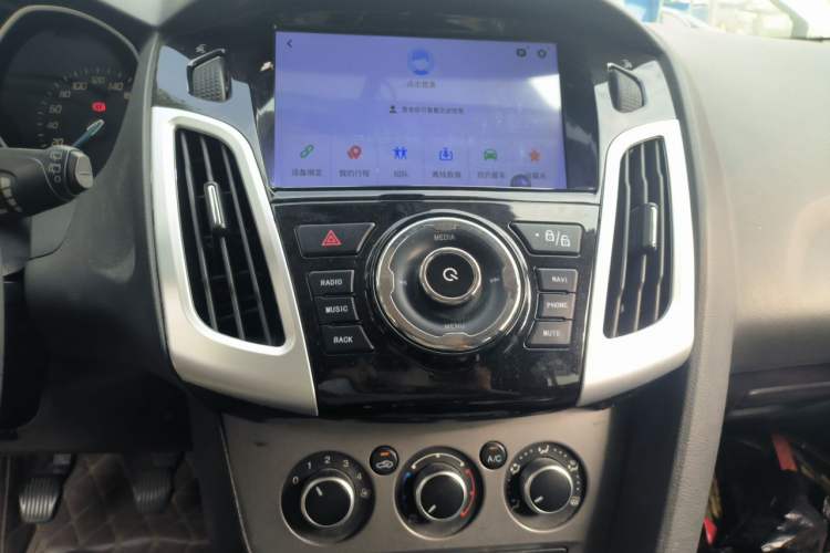 Used Ford Focus 2015 Sedan 1.6L Manual Comfort Model Audio And AC Panel