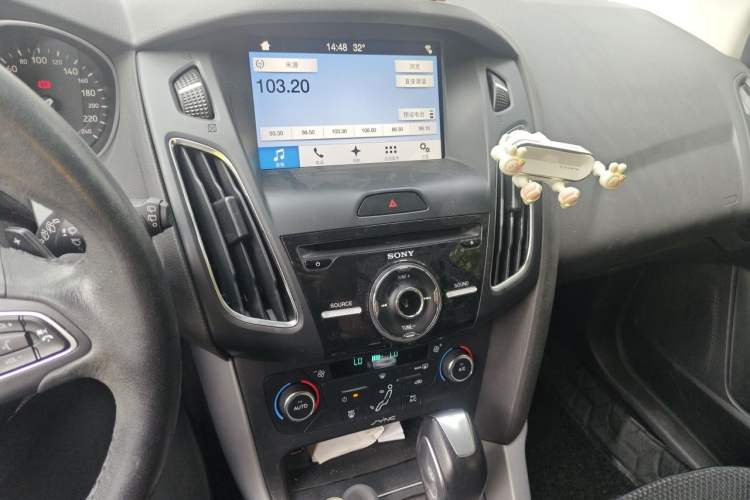 Used Ford Focus 2015 Hatchback EcoBoost 180 Automatic Sport Model Audio And AC Panel