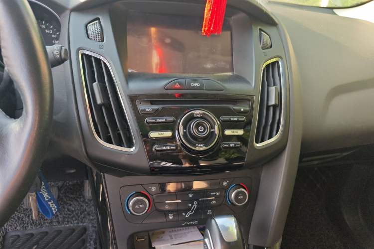 Used Ford Focus 2015 Hatchback EcoBoost 125 Automatic Supreme Style Edition Audio And AC Panel