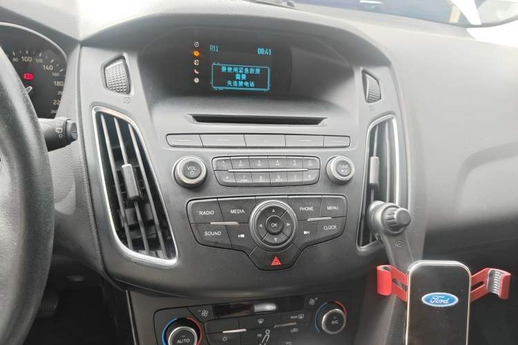 Used Ford Focus 2015 Hatchback EcoBoost 125 Automatic Supreme Style Edition Audio And AC Panel