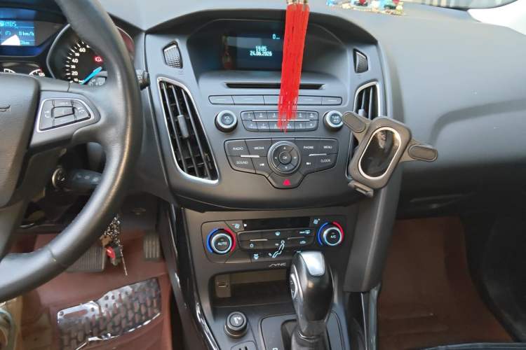 Used Ford Focus 2015 Hatchback 1.6L Automatic Fashion Edition Audio And AC Panel