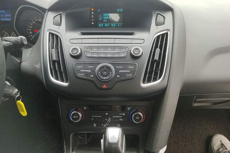 Used Ford Focus 2015 Hatchback EcoBoost 125 Automatic Supreme Style Edition Audio And AC Panel