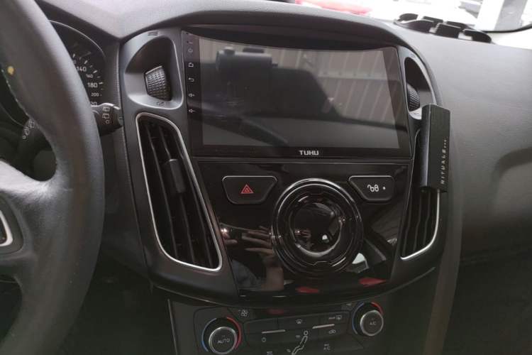 Used Ford Focus 2015 Hatchback EcoBoost 180 Automatic Elite Model Audio And AC Panel