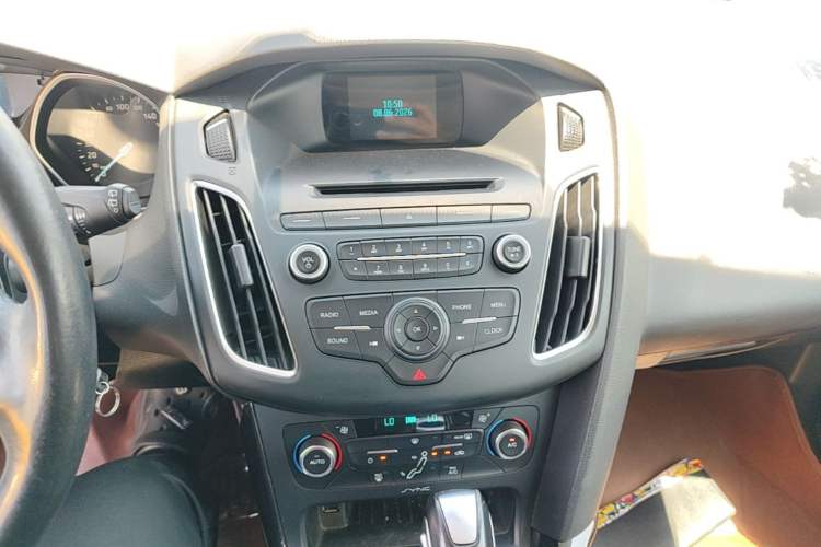 Used Ford Focus 2015 Hatchback EcoBoost 125 Automatic Supreme Style Edition Audio And AC Panel