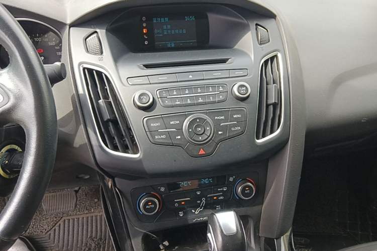 Used Ford Focus 2015 Sedan 1.6L Automatic Trend Model Audio And AC Panel