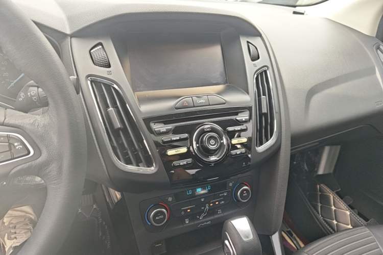 Used Ford Focus 2015 Sedan 1.6L Automatic Trend Model Audio And AC Panel