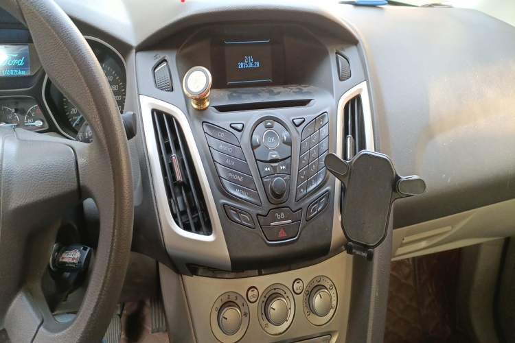 Used Ford Focus 2015 Sedan 1.6L Manual Comfort Model Audio And AC Panel