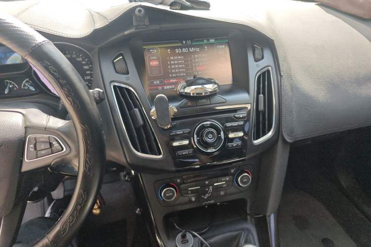 Used Ford Focus 2015 Hatchback 1.6L Manual Fashion Edition Audio And AC Panel