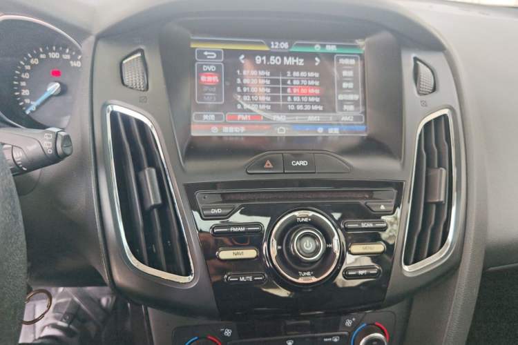 Used Ford Focus 2015 Hatchback 1.6L Automatic Fashion Edition Audio And AC Panel
