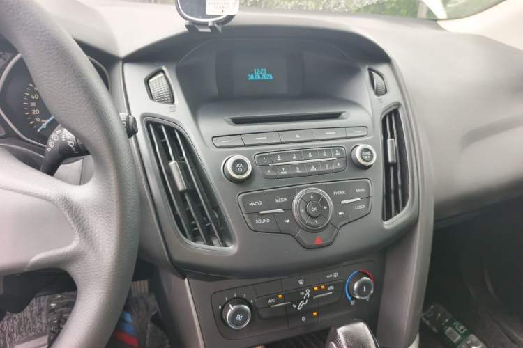 Used Ford Focus 2015 Hatchback 1.6L Automatic Comfort Model Audio And AC Panel