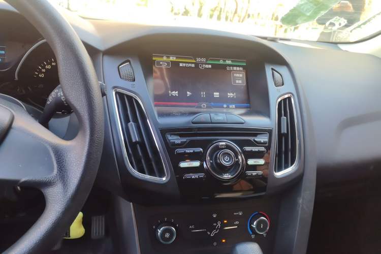 Used Ford Focus 2015 Hatchback 1.6L Automatic Comfort Model Audio And AC Panel