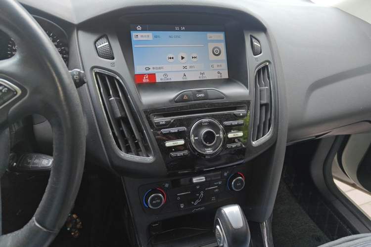 Used Ford Focus 2015 Hatchback 1.6L Automatic Fashion Edition Audio And AC Panel