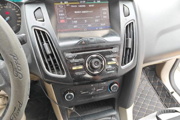 Used Ford Focus 2015 Sedan 1.6L Manual Comfort Model Audio And AC Panel