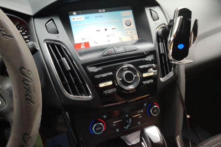 Used Ford Focus 2015 Hatchback 1.6L Automatic Fashion Edition Audio And AC Panel