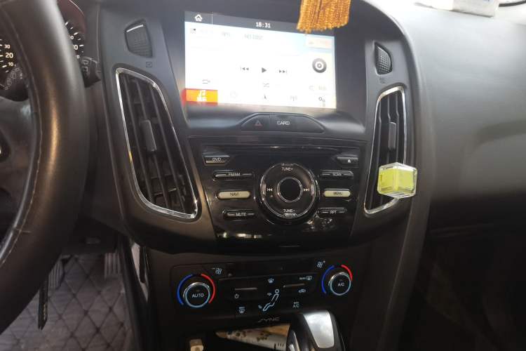 Used Ford Focus 2015 Hatchback 1.6L Automatic Fashion Edition Audio And AC Panel