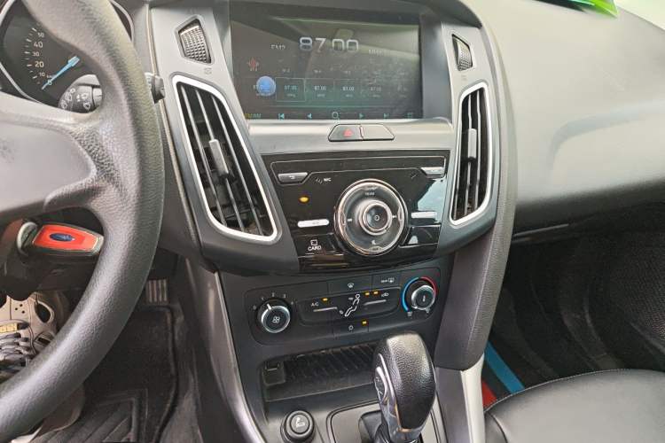 Used Ford Focus 2015 Hatchback 1.6L Automatic Comfort Model Audio And AC Panel