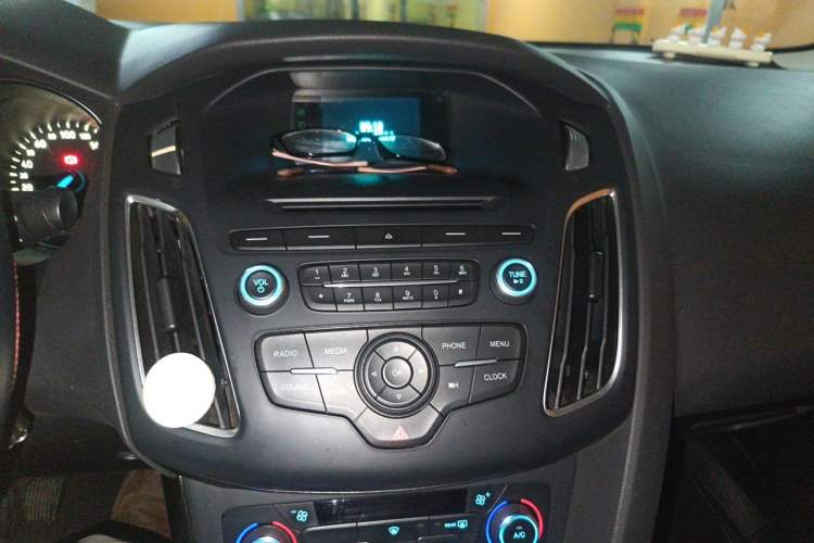 Used Ford Focus 2015 Sedan 1.6L Manual Fashion Edition Audio And AC Panel