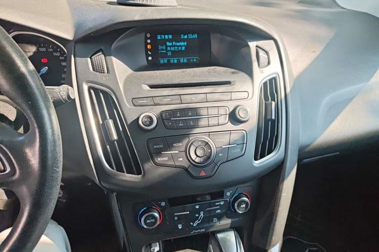Used Ford Focus 2015 Hatchback 1.6L Automatic Fashion Edition Audio And AC Panel