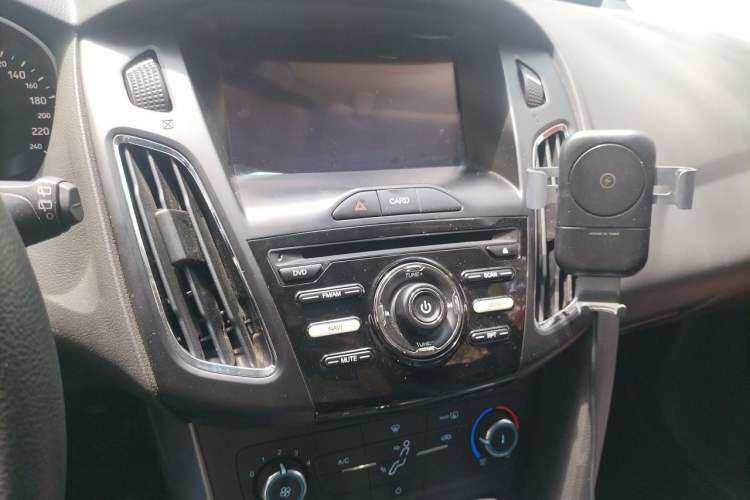 Used Ford Focus 2015 Hatchback 1.6L Automatic Comfort Model Audio And AC Panel