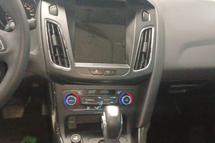 Used Ford Focus 2015 Sedan 1.6L Automatic Trend Model Audio And AC Panel