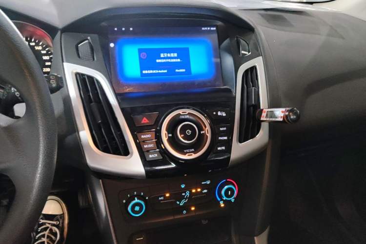 Used Ford Focus 2015 Hatchback 1.6L Manual Comfort Edition Audio And AC Panel