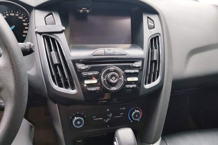 Used Ford Focus 2015 Hatchback 1.6L Automatic Comfort Model Audio And AC Panel