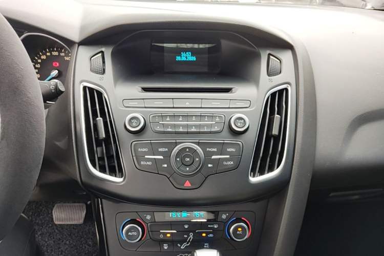 Used Ford Focus 2015 Hatchback EcoBoost 125 Automatic Supreme Style Edition Audio And AC Panel