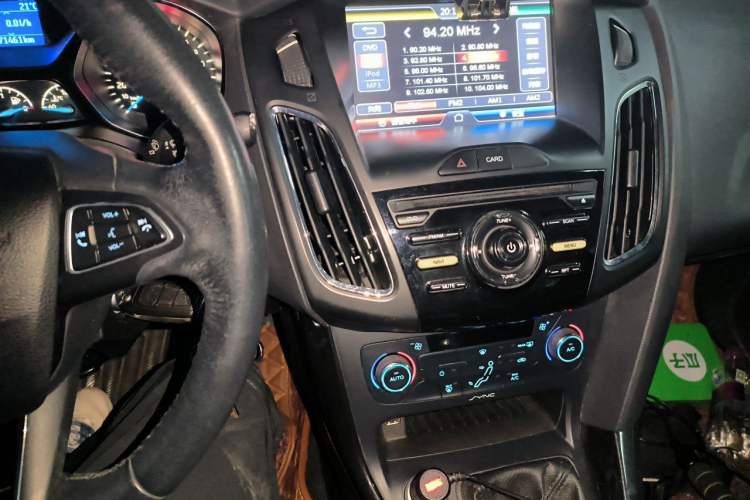 Used Ford Focus 2015 Sedan 1.6L Manual Fashion Edition Audio And AC Panel