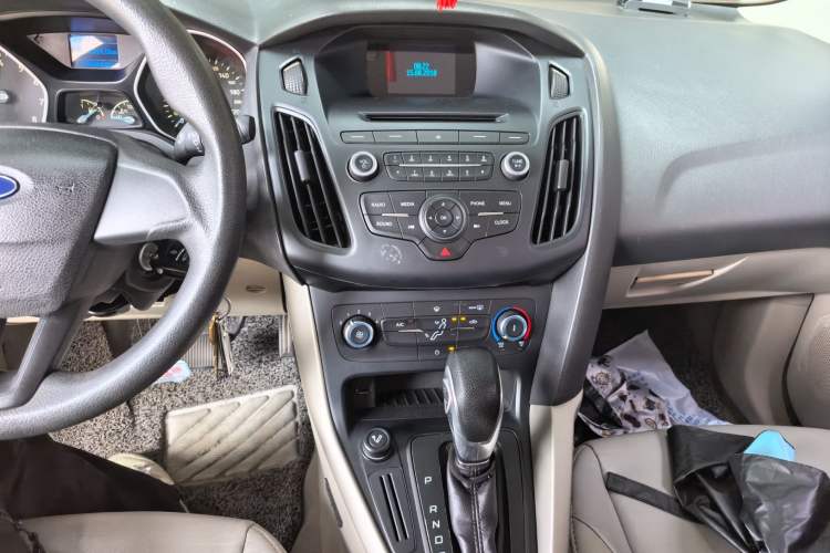 Used Ford Focus 2015 Sedan 1.6L Automatic Comfort Model Audio And AC Panel