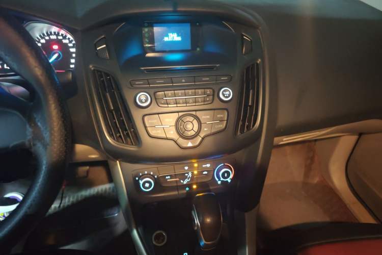 Used Ford Focus 2015 Sedan 1.6L Automatic Comfort Model Audio And AC Panel