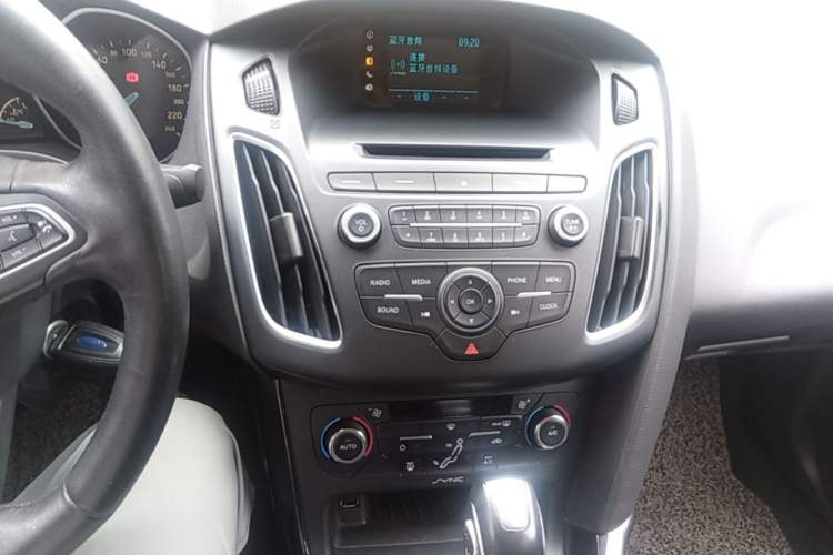 Used Ford Focus 2015 Sedan 1.6L Automatic Trend Model Audio And AC Panel