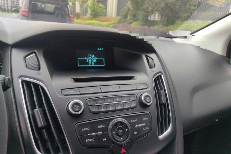 Used Ford Focus 2015 Hatchback EcoBoost 125 Automatic Supreme Style Edition Audio And AC Panel