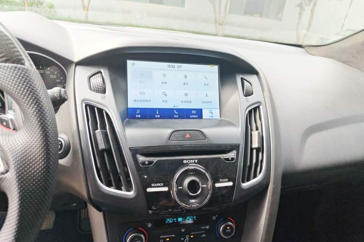 Used Ford Focus 2015 Hatchback EcoBoost 180 Automatic Sport Model Audio And AC Panel