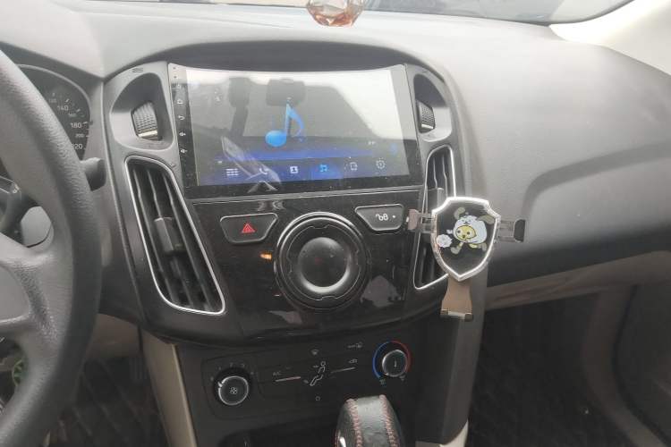 Used Ford Focus 2015 Sedan 1.6L Automatic Comfort Model Audio And AC Panel