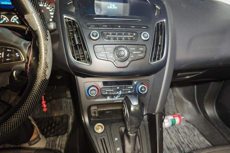 Used Ford Focus 2015 Hatchback 1.6L Automatic Fashion Edition Audio And AC Panel