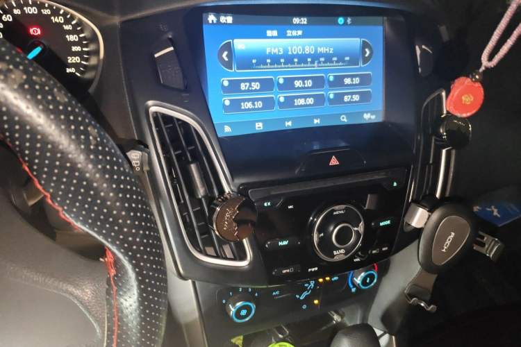 Used Ford Focus 2015 Hatchback 1.6L Automatic Comfort Model Audio And AC Panel