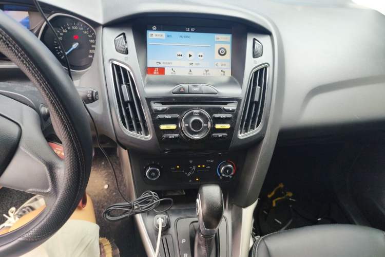 Used Ford Focus 2015 Hatchback 1.6L Automatic Comfort Model Audio And AC Panel