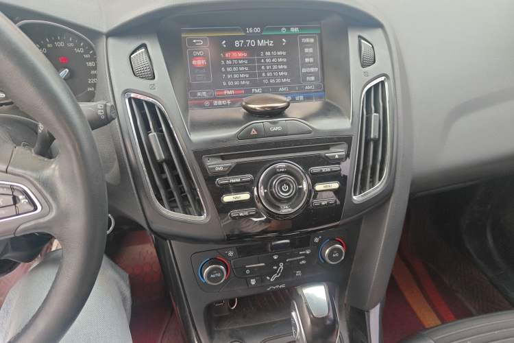 Used Ford Focus 2015 Hatchback 1.6L Automatic Fashion Edition Audio And AC Panel