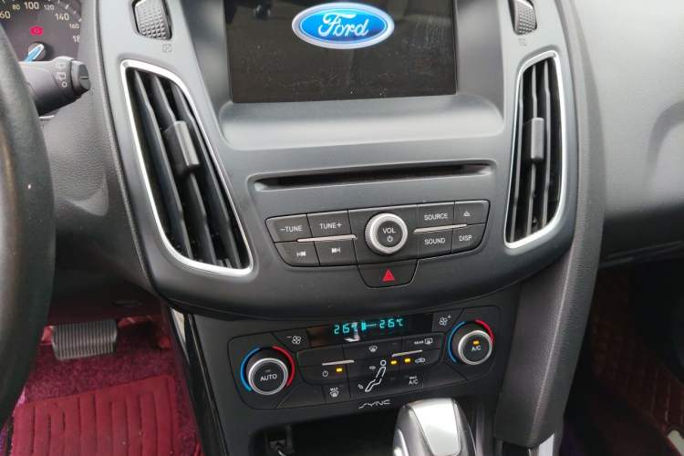 Used Ford Focus 2015 Hatchback EcoBoost 180 Automatic Elite Model Audio And AC Panel