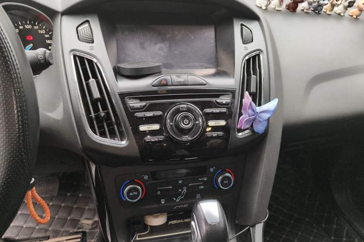 Used Ford Focus 2015 Hatchback 1.6L Automatic Fashion Edition Audio And AC Panel