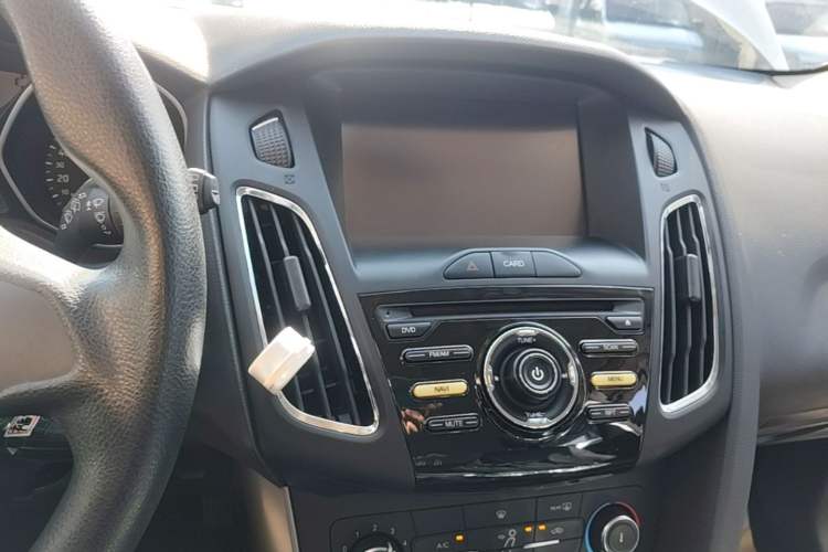 Used Ford Focus 2015 Hatchback 1.6L Automatic Comfort Model Audio And AC Panel