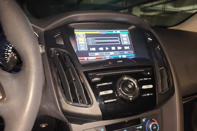 Used Ford Focus 2015 Hatchback 1.6L Automatic Fashion Edition Audio And AC Panel
